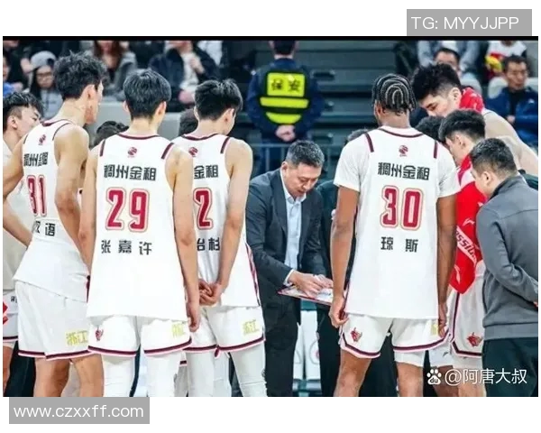 吴前抢断助力球队逆转胜利展现领袖风范与关键时刻的决策能力