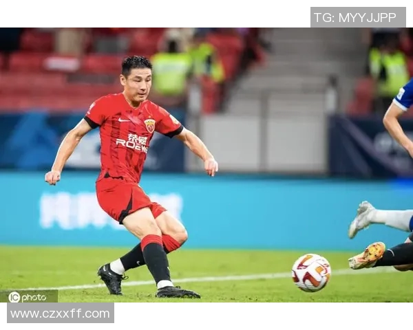 武磊精彩突破传中助力球队进攻展现个人技术与团队配合的完美结合