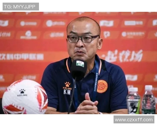 海港扣5分引发热议球迷对裁判判罚表示不满与质疑